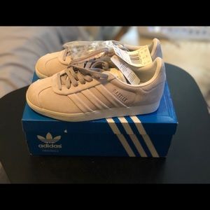 Adidas gazelle grey size 5 NEW